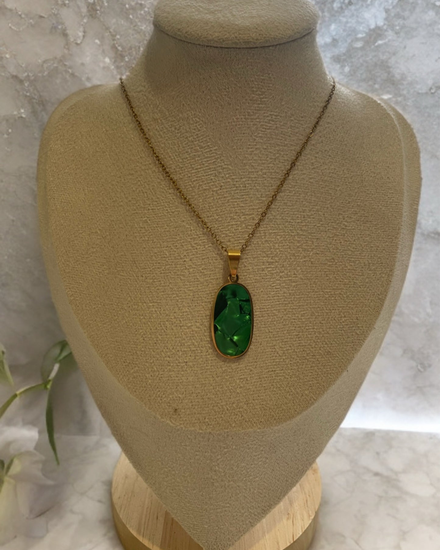 Collier Laura