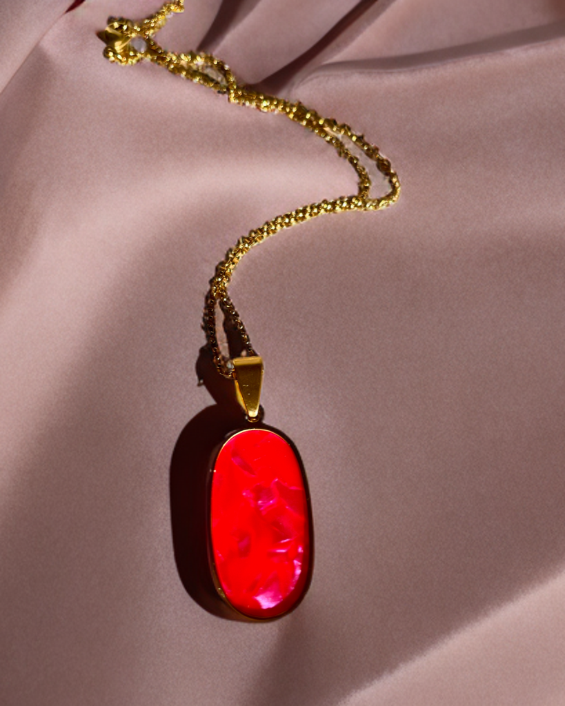 Collier Laura