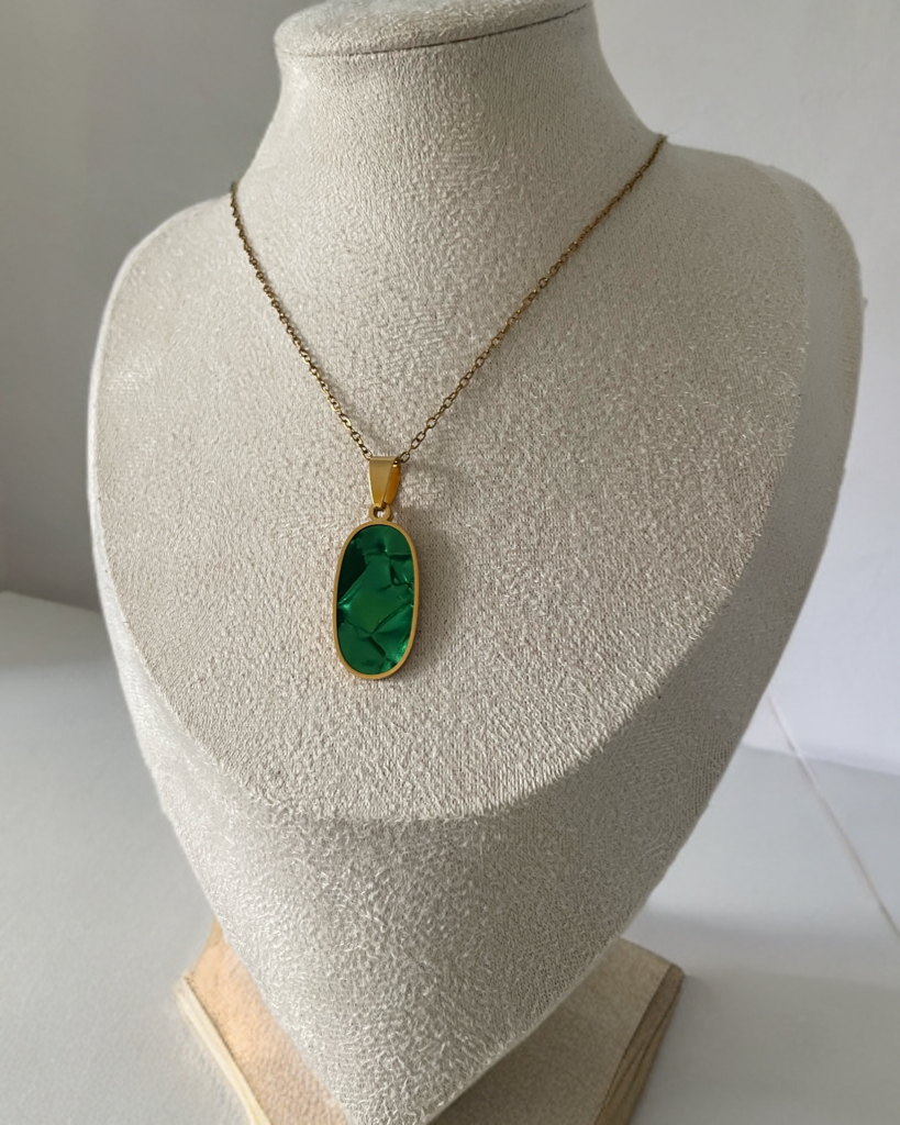 Collier Laura